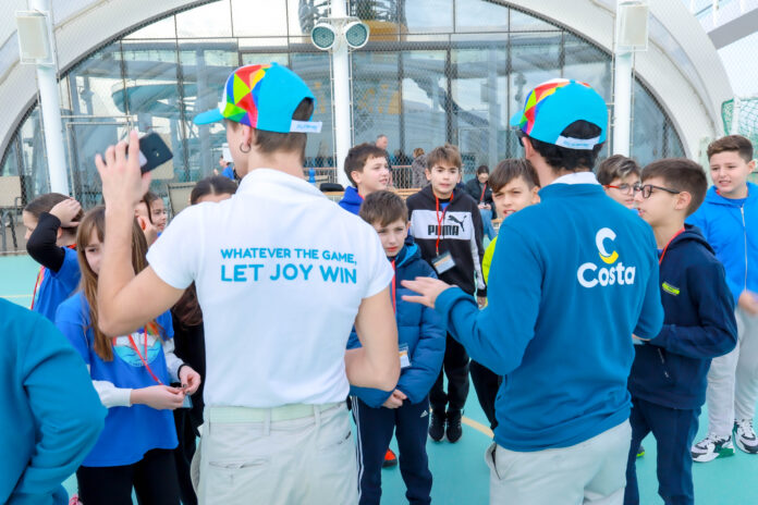 Incontro bambini con Comandante Costa Smeralda