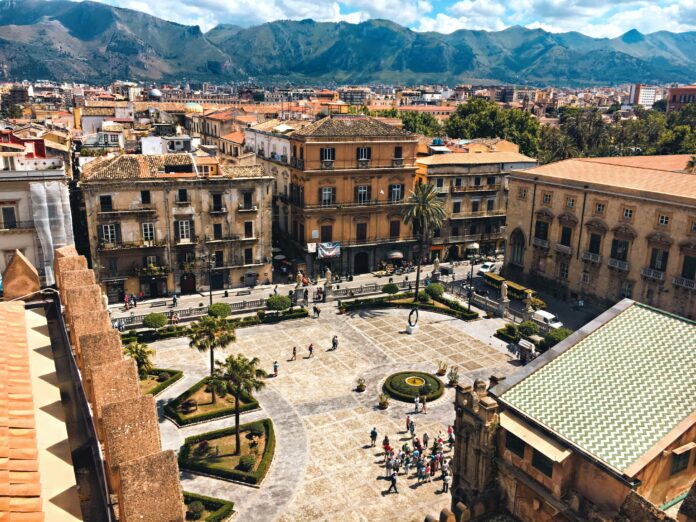 Vista di Palermo Foto de Michele Bitetto su Unsplash